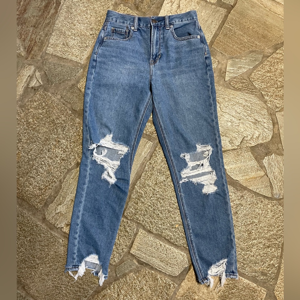 Women’s American Eagle- Mom Jeans Size 0